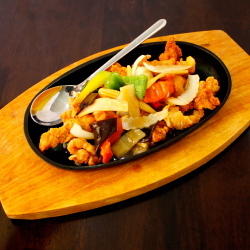 Frittiertes-Poutlet-mit-gemuse-an-Pflaumensauce.jpg